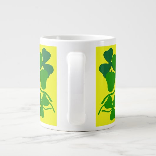 Irisches Kleeblatt, grünes Klee/gelbe Kaffeetasse/ Jumbo-Tasse (Rückseite)
