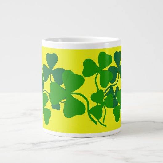 Irisches Kleeblatt, grünes Klee/gelbe Kaffeetasse/ Jumbo-Tasse (Vorderseite)
