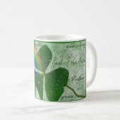 Irisches Kleeblatt und Regenbogen in Regen Kaffeetasse (VorderseiteRechts)