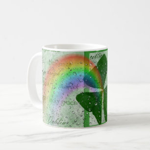 Irisches Kleeblatt und Regenbogen in Regen Kaffeetasse