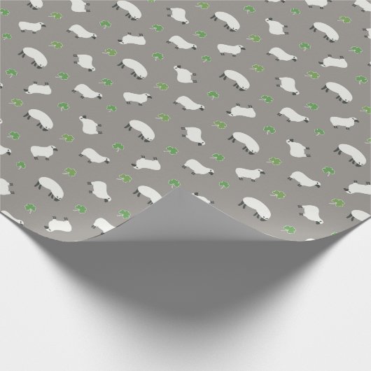 Irisches Kleeblatt-und Schaf-Muster Geschenkpapier (Ecke)
