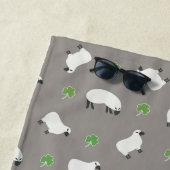 Irisches Kleeblatt-und Schaf-Muster Strandtuch (Beispiel)