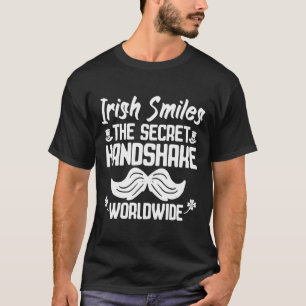 Irisches Lächeln Geheim-Handschlag Weltweit St. Pa T-Shirt