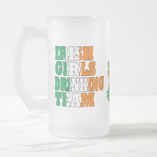Irisches Mädchen-Trinkteam Mattglas Bierglas (Links)