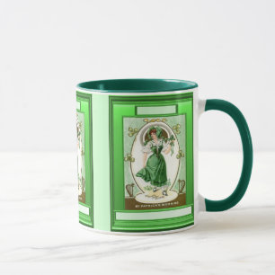 Irisches Mädchen, welches das Grün trägt Tasse