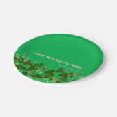 irisches Sprichwort mit glücklichen Kleeblättern Pappteller (Schrägansicht)