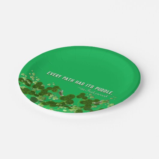 irisches Sprichwort mit glücklichen Kleeblättern Pappteller (Schrägansicht)