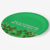 irisches Sprichwort mit Kleeblättern Pappteller (Schrägansicht)