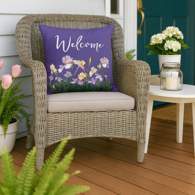 Irises Floral Lila Welcome Kissen (create cozy outdoors ambiance with porch throw pillows .)