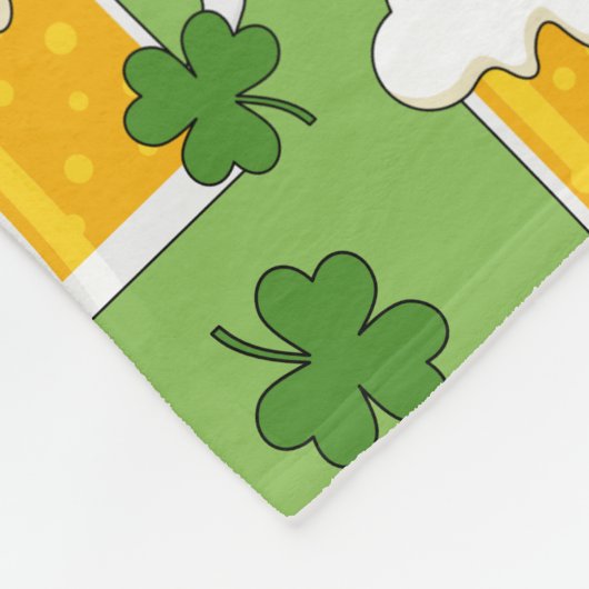 Irish Beer Tasse mit Kleeblatt Clover Pattern Fleecedecke (Ecke)