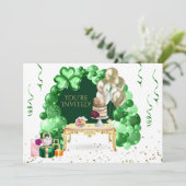 Irish Birthday Balloon Arch Green und Gold Party Einladung (Stehend Vorderseite)
