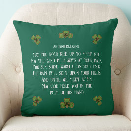 Irish Blessing and Shamrocks Green Typography Kissen