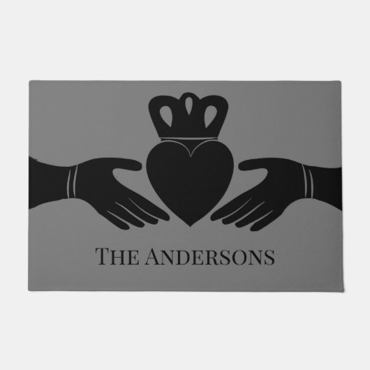 Irish Claddagh Ring Graphic in Black Personalisier Fußmatte (Vorderseite)