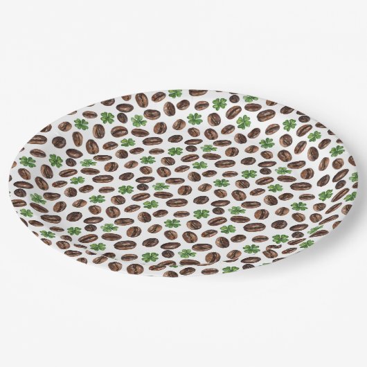 Irish Coffee Beans and Shamrocks Funny Design Pappteller (Schrägansicht)