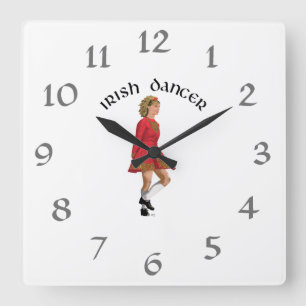Irish Dancer Blonde in Red Quadratische Wanduhr