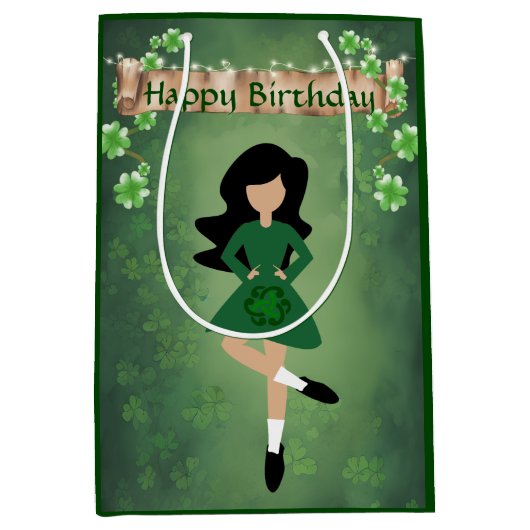 Irish Dancer mit Black Hair Happy Birthday Dance Mittlere Geschenktüte (Vorderseite)