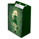 Irish Dancer mit Blond Hair | Green Clovers Dance Mittlere Geschenktüte (Rückseite Schrägansicht)