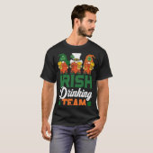 Irish Drinking Team Drinking Beer Gnome  Patricks  T-Shirt (Vorne ganz)