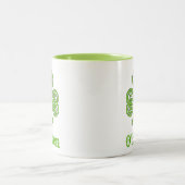 Irish Family Name Celtic Heritage Shamrock Zweifarbige Tasse (Mittel)