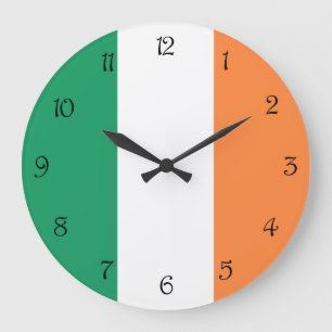 Irish Flag Black Script Numbers wccn Große Wanduhr