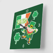 Irish Flag Leprechaun Quadratische Wanduhr (Winkel)