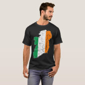 Irish Flag Map Souvenir beunruhigte Irland Erwachs T-Shirt (Vorne ganz)