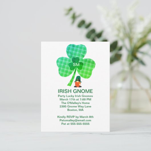 Irish Gnome Monogram Kleeblatt St Patricks Postkarte (Stehend Vorderseite)