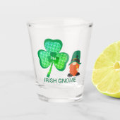 Irish Gnome Monogram Kleeblatt St Patricks Schnapsglas (Vorderseite)