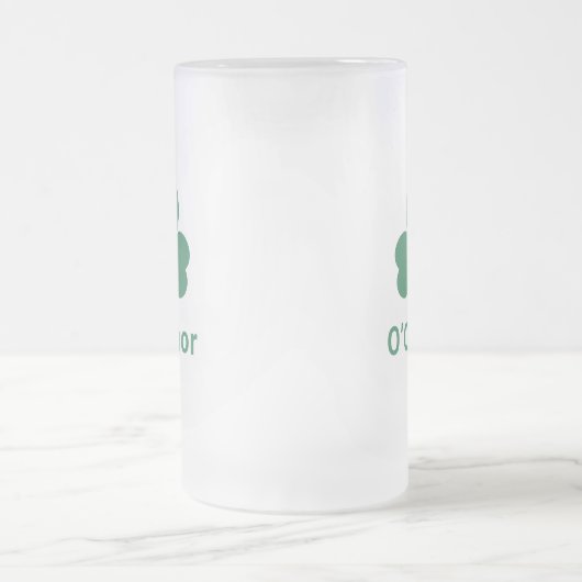 Irish Green Cloue Personalisierter Nachname Mattglas Bierglas (Mittel)