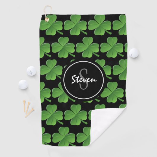Irish Green Kleeblatts St Patricks Day Monogram Golfhandtuch (Insitu)