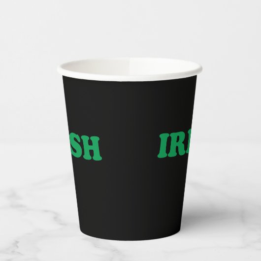 Irish Green schwarze Typografie Saint Patrick's Da Pappbecher (Links)