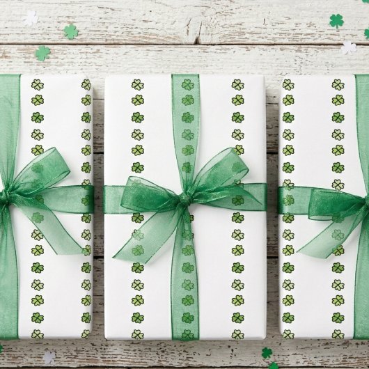 Irish Green Shamrock Stripes Geschenkpapier