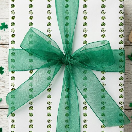 Irish Green Shamrock Stripes Geschenkpapier