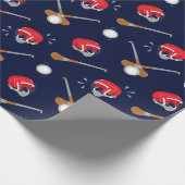 Irish Hurling Helmets und Hurleys Pattern Geschenkpapier (Ecke)