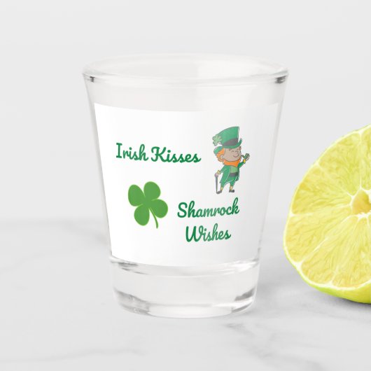 Irish Kisses, Kleeblatt Wünsche auf einem Schnapsglas (Vorderseite)