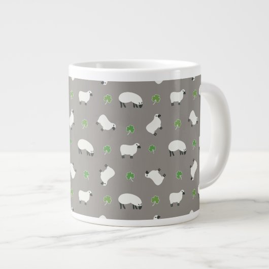 Irish Kleeblatt and Sheep Pattern Jumbo-Tasse (Vorderseite Rechts)