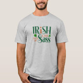 Irish Lass voll von Sass Funny St Patrick's Day T-Shirt (Vorderseite)