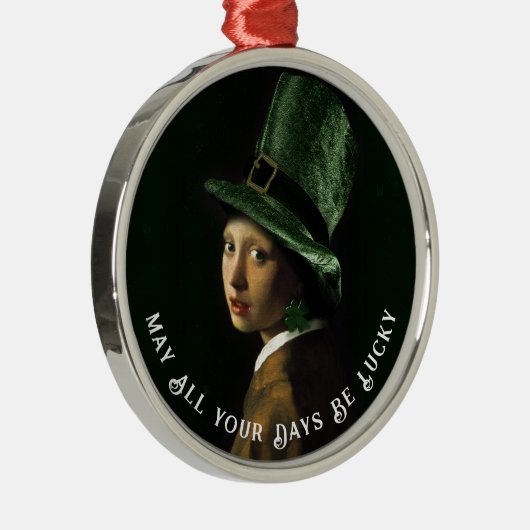 Irish Lass with a Pearring Ornament Aus Metall (Rechts)