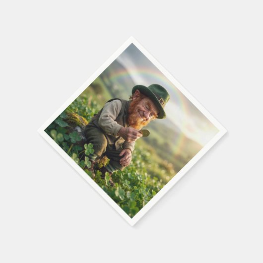 Irish Leprechaun Admiring a Gold Coin Serviette (Ecke)