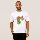 Irish Leprechaun Cow Standing on Planet Earth T-Shirt (Vorne ganz)