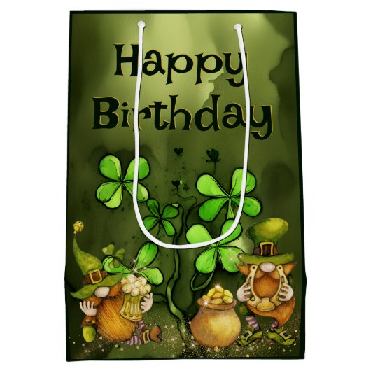 Irish Leprechaun Gnomes and Clovers Happy Birthday Mittlere Geschenktüte (Rückseite)