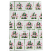 Irish Leprechaun in Garden Mittlere Geschenktüte (Vorderseite)