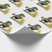 Irish Leprechaun Tossing Lucky Cookies Funny Geschenkpapier (Ecke)