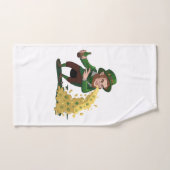Irish Leprechaun Tossing Lucky Cookies Funny Handtuch (Handtuch)