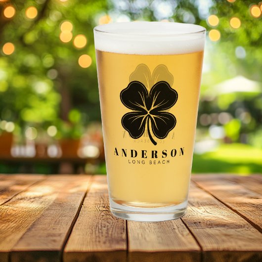 Irish Lucky Four Black Leaf Klee mit Name Pint Glas