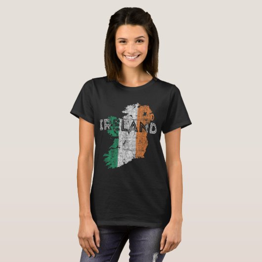 Irish Map and Flag Souvenir - Distressed Ireland T-Shirt (Vorne ganz)
