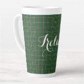 Irish National Tartan & Customizable Text Milchtasse (Linke Ecke)