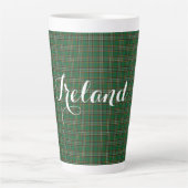 Irish National Tartan & Customizable Text Milchtasse (Vorderseite)