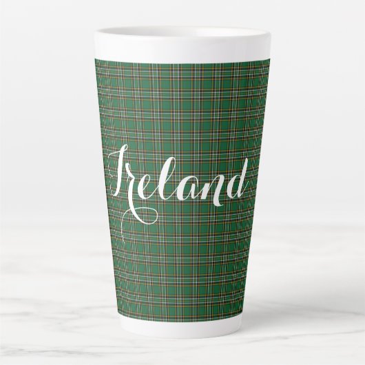 Irish National Tartan & Customizable Text Milchtasse (Vorderseite)