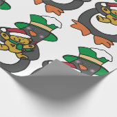 Irish Penguin Holding Christmas Teddy Bear Geschenkpapier (Ecke)